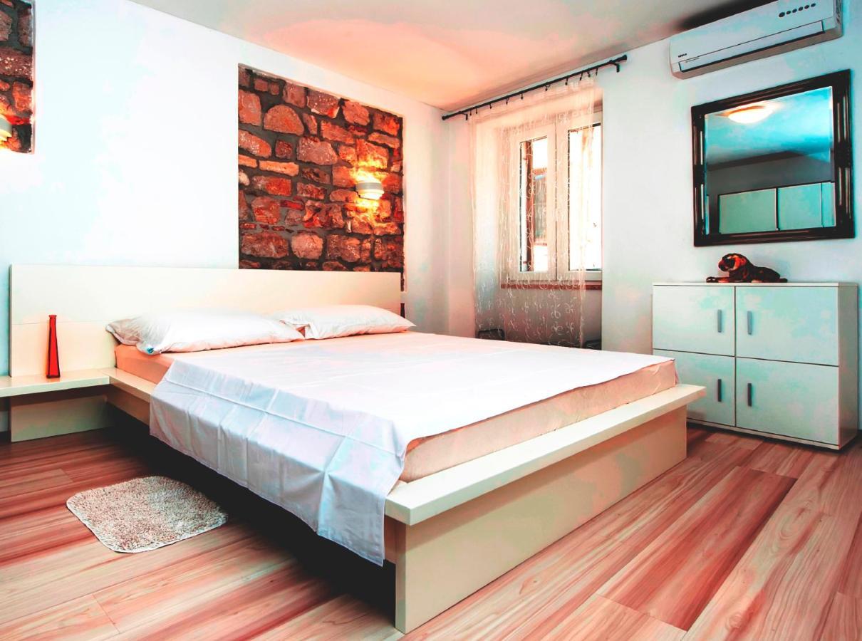 Augusta Apartment Ровинь Экстерьер фото